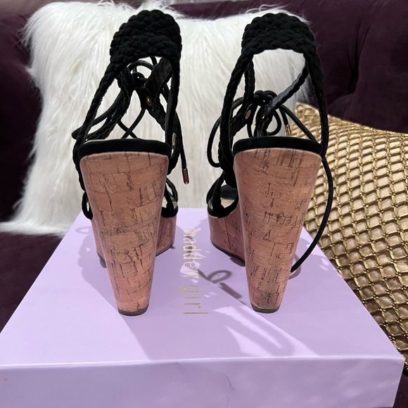 Madden Girl Emboss-C black fabric wedge sandal size 8 - Picture 3 of 6